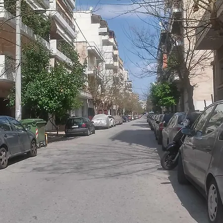 Vintage , 700m From Metro Apartment