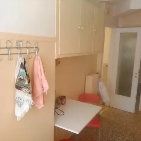 Vintage , 700m From Metro Apartment