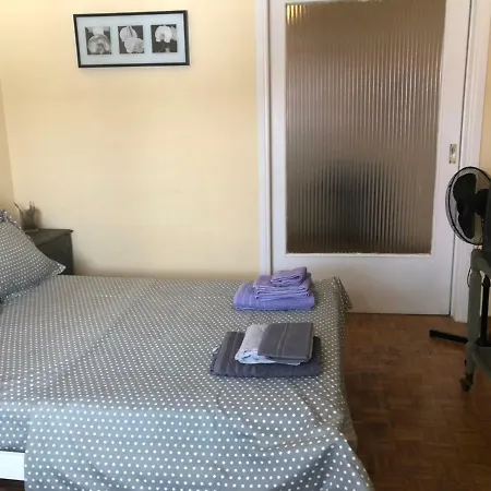 Vintage , 700m From Metro Apartment *