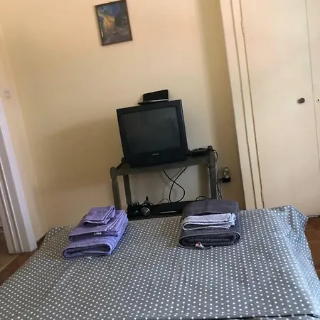 Apartment Vintage , 700m From Metro