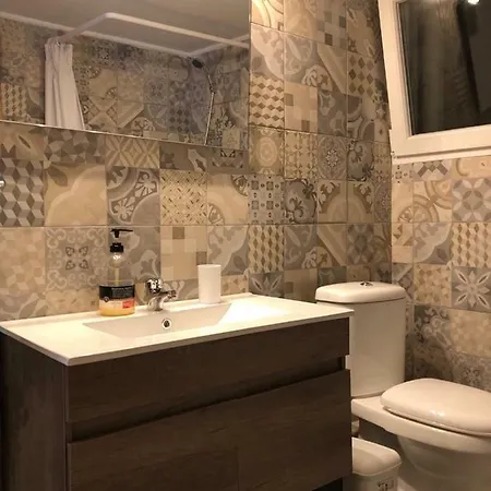 Vintage , 700m From Metro Apartment *