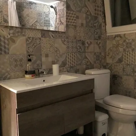 Vintage , 700m From Metro Apartment